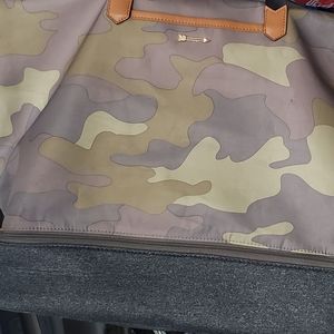 Stella &Dot Crush it bag in camo